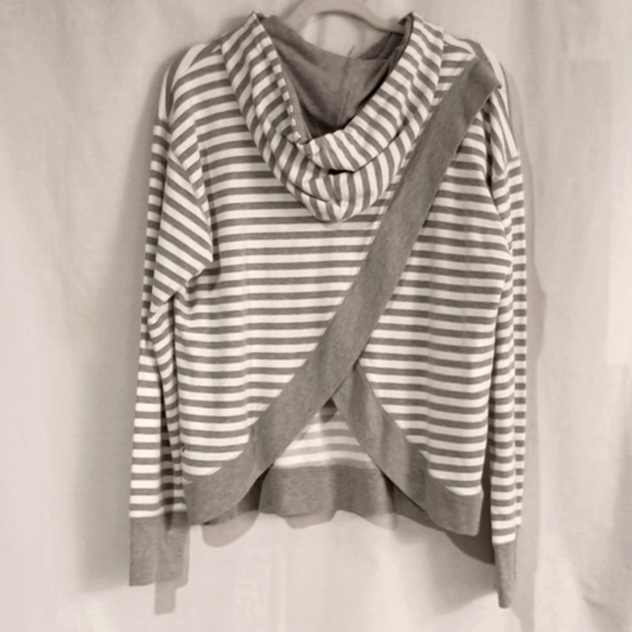 Cris Cross Open Back Performance Stripped Hoodie by Vimmia - Picture 2 of 12